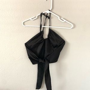 Black key hole halter crop top